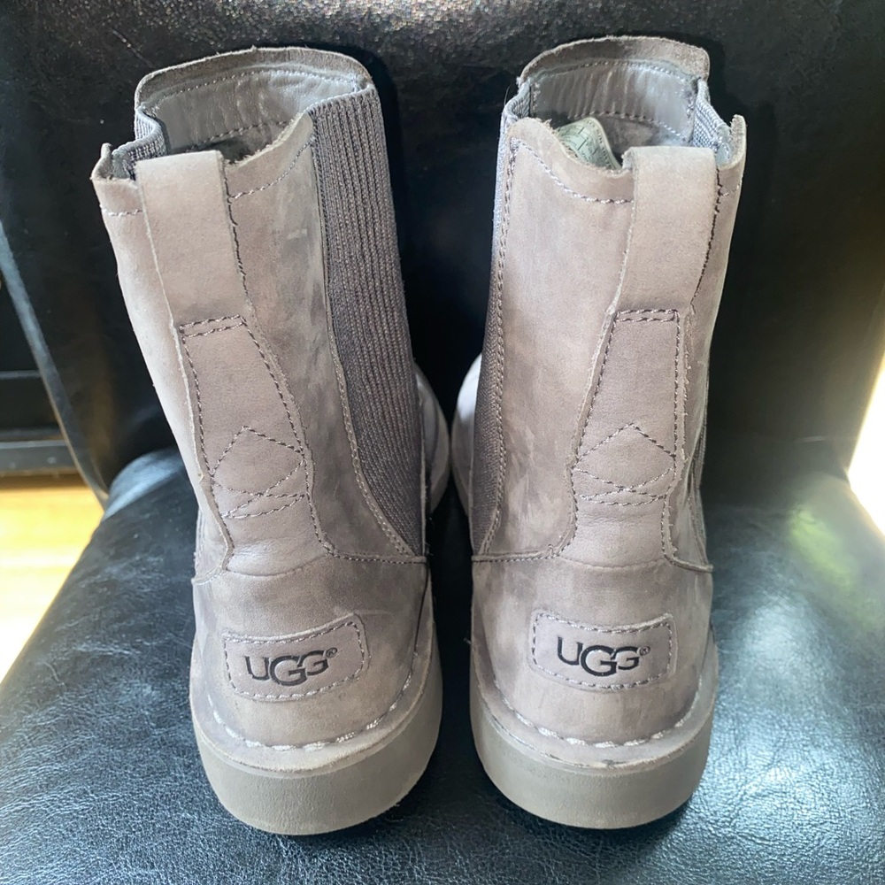 Ugg Lara Chelsea Ankle Boots - Picture 2 of 4
